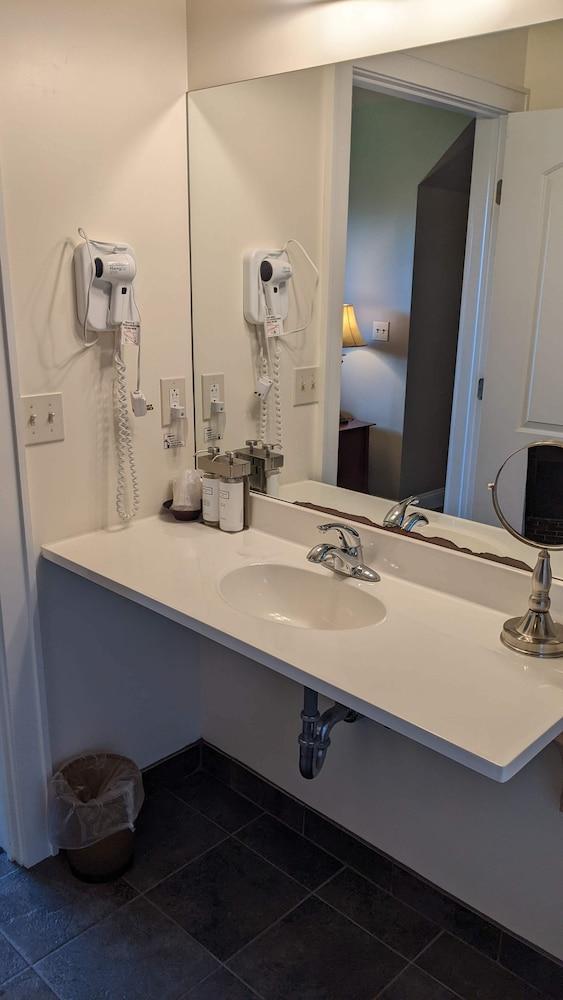 The Meadowlark Inn photo 12