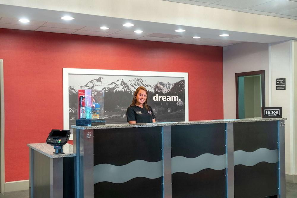 Hampton Inn & Suites Roanoke Airport photo 4