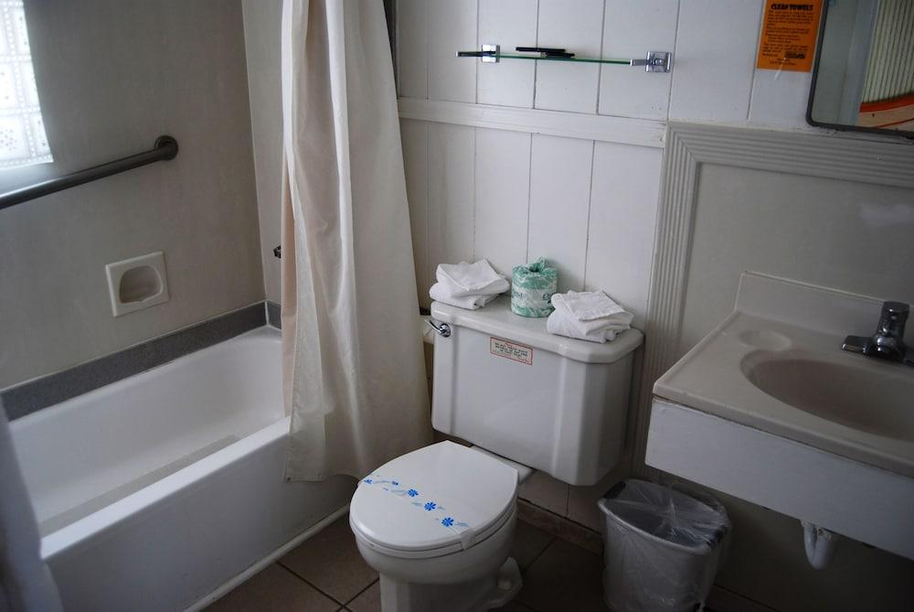 Redwood Motel photo 5