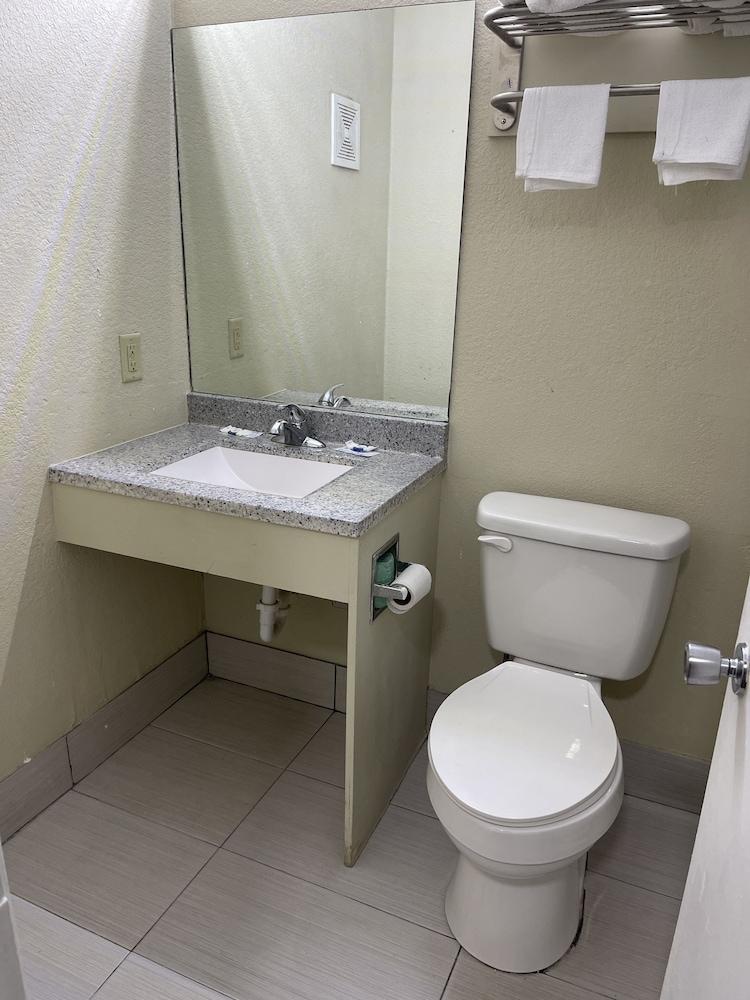 Americas Best Value Inn Alexandria photo 17