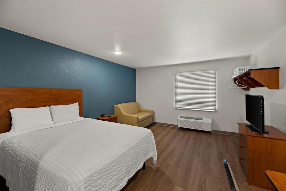 WoodSpring Suites El Paso I-10 Southeast photo 4