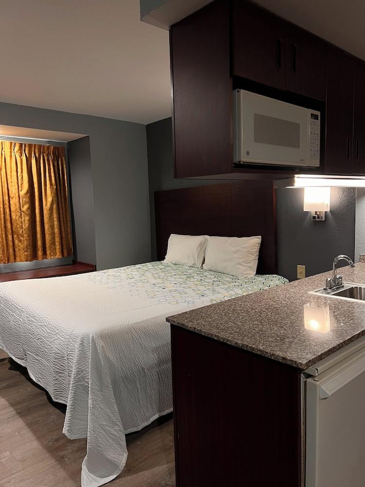 BlissPoint Inn & Suites photo 9