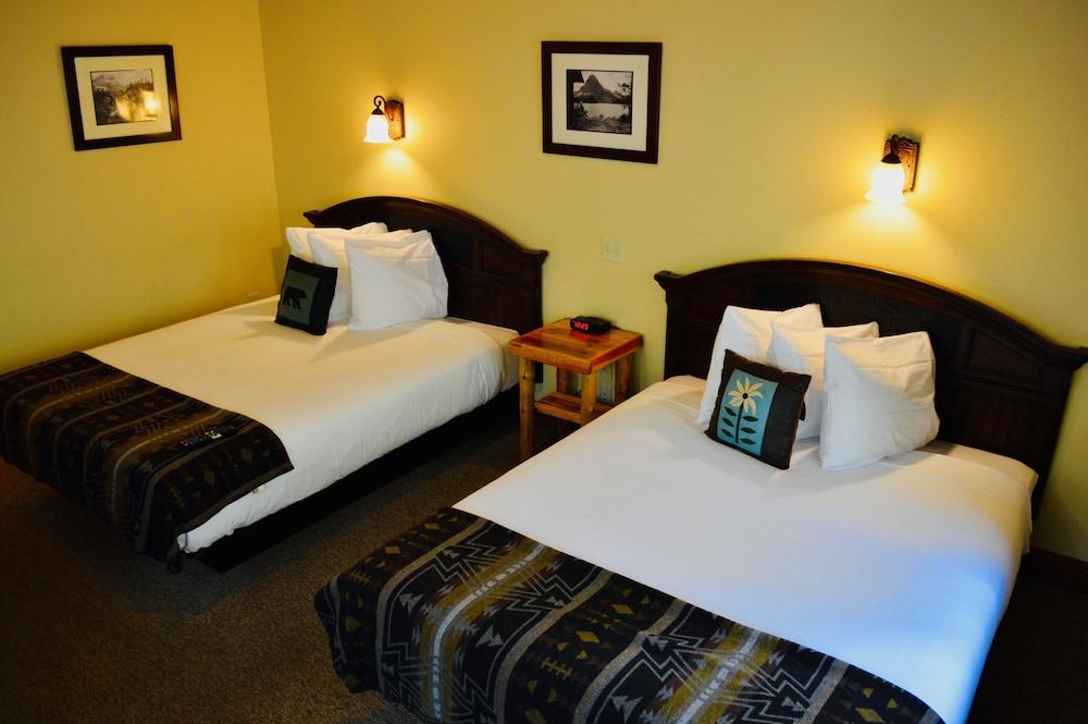 Glacier Guides Lodge photo 12