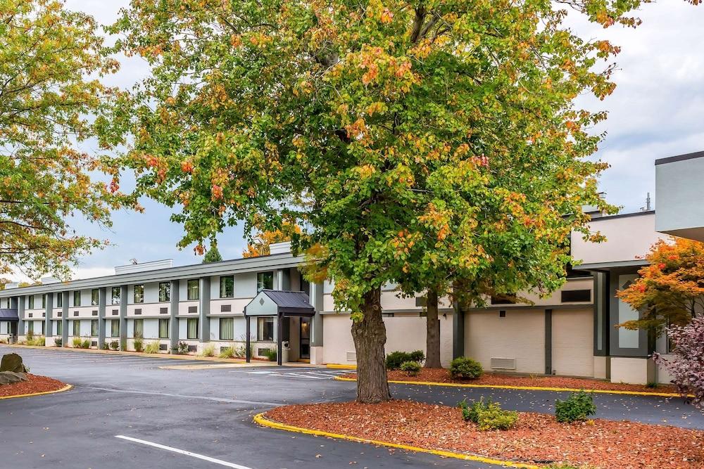Clarion Inn Belle Vernon photo 37