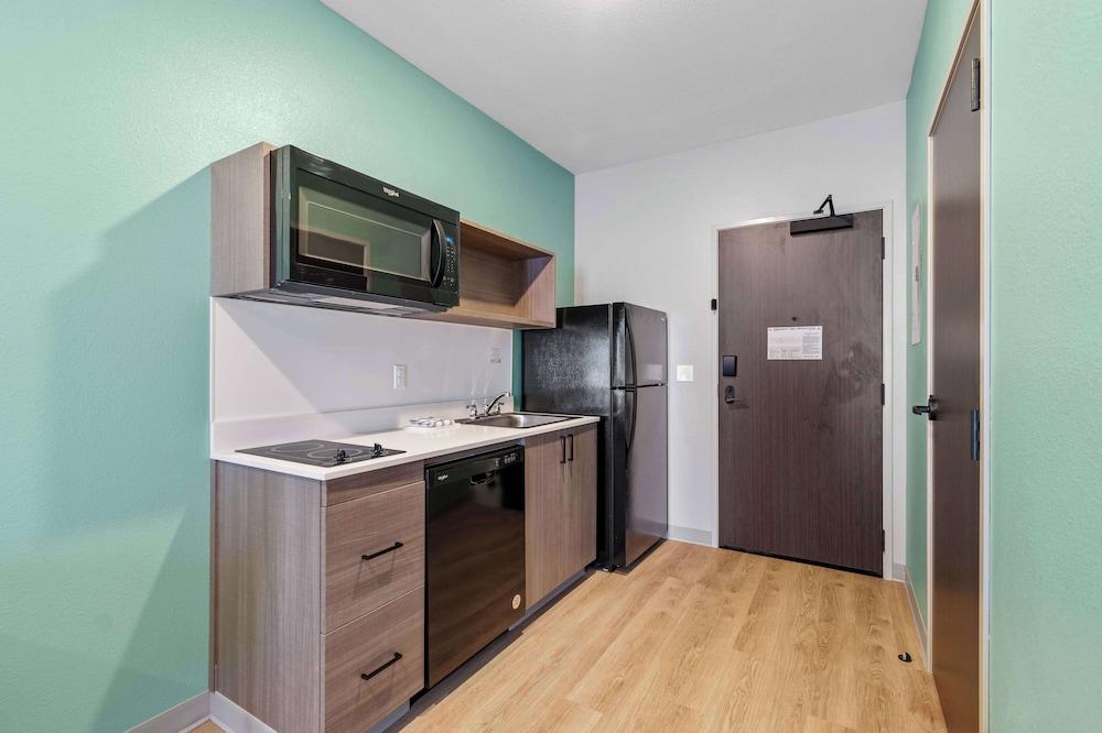 ECHO Suites Extended Stay by Wyndham Houston Katy West photo 4