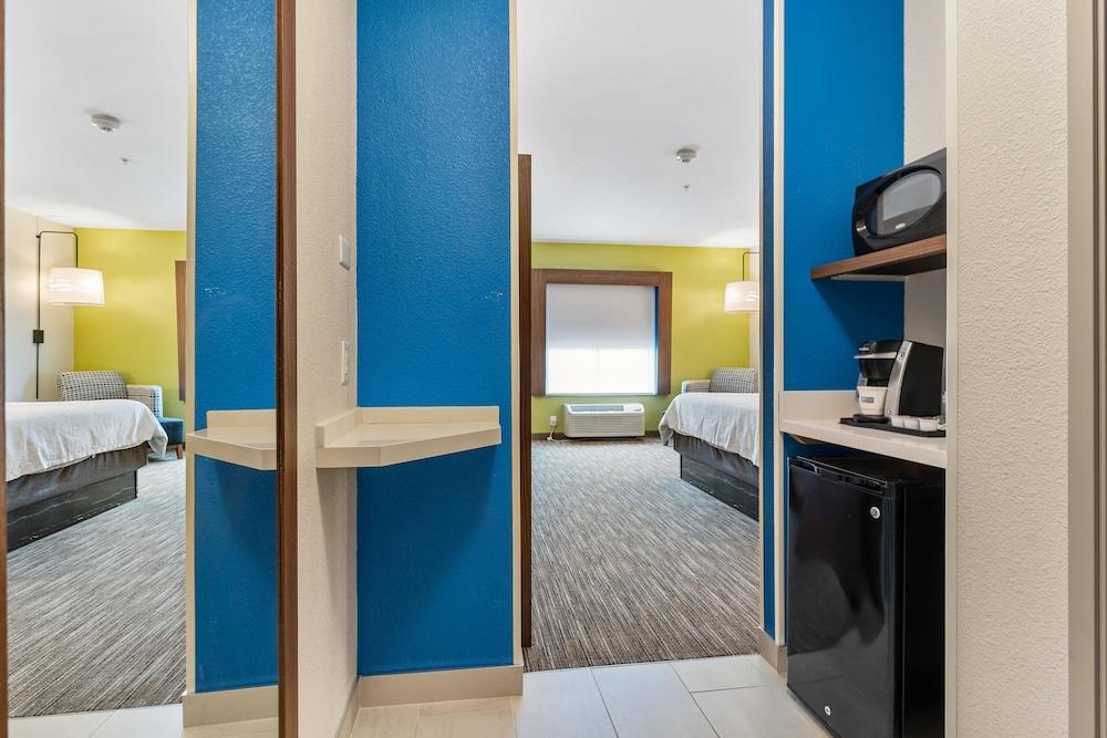 Holiday Inn Express Suites Van Buren-Ft Smith Area by IHG photo 69