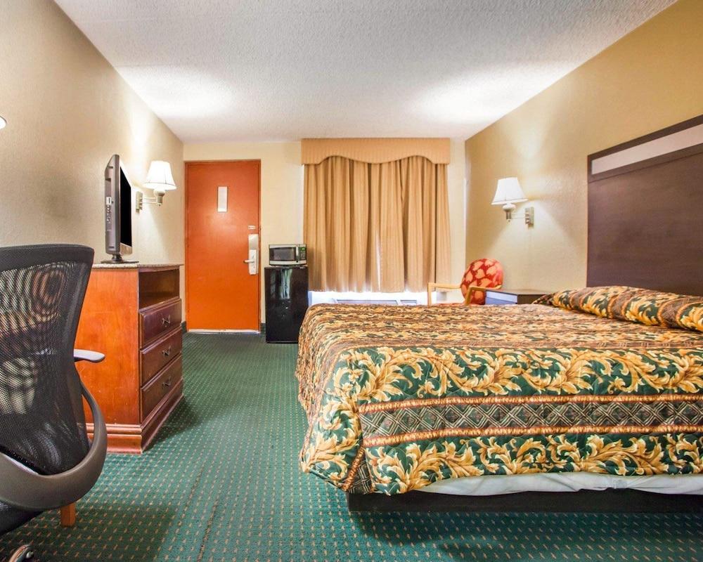 Rodeway Inn Mount Laurel Hwy 73 photo 19