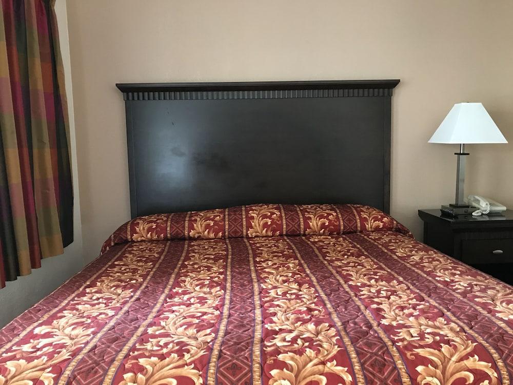 Town House Motel photo 5