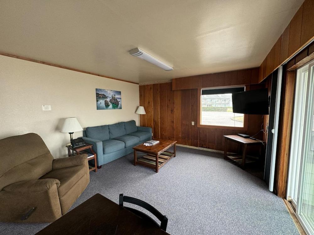 Sunset Oceanfront Lodging photo 71