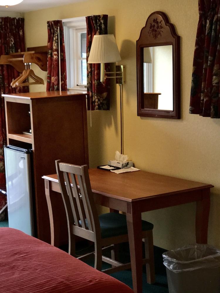 Swiss Chalets Village Inn photo 3