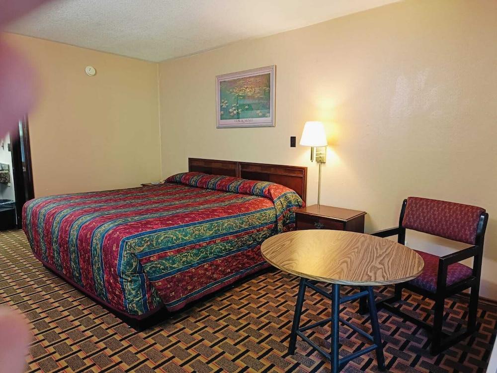 Victorian Inn photo 13