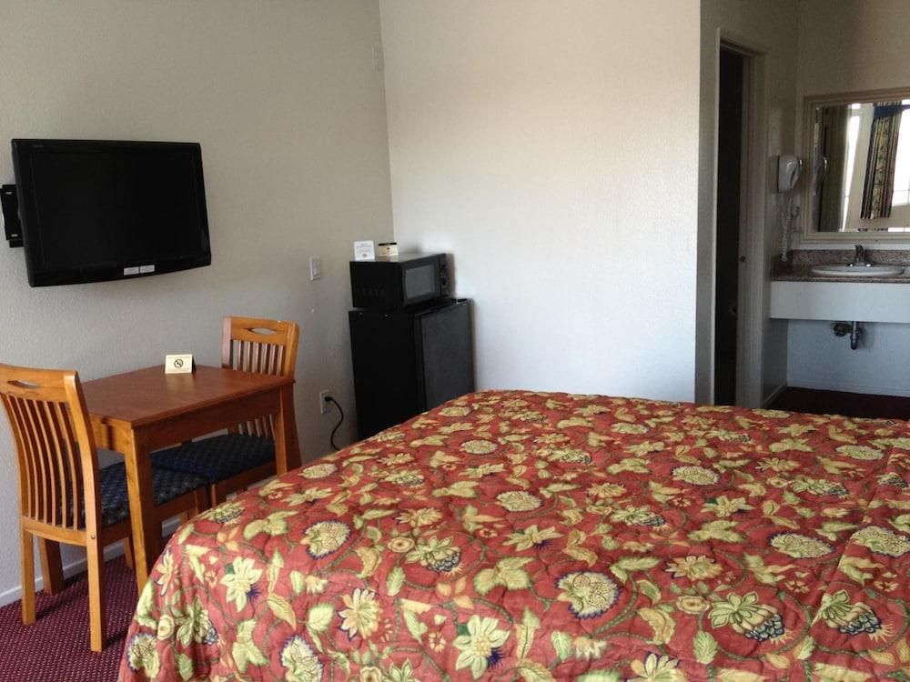 Scottish Inns Long Beach photo 19
