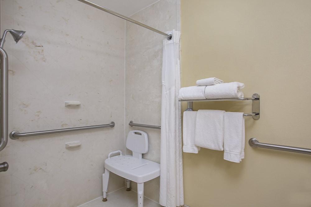 Holiday Inn Express & Suites Somerset Central by IHG photo 3