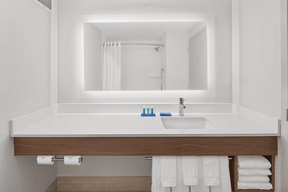 Holiday Inn Express & Suites Byron by IHG photo 41