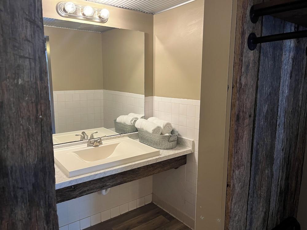 Lincoln Lodge photo 13