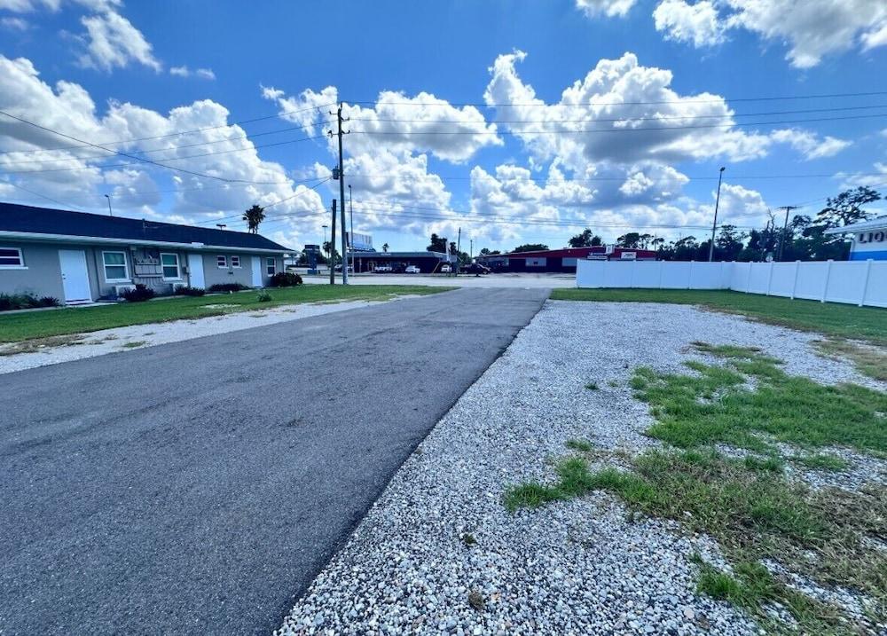 Lemon Bay Motel photo 23