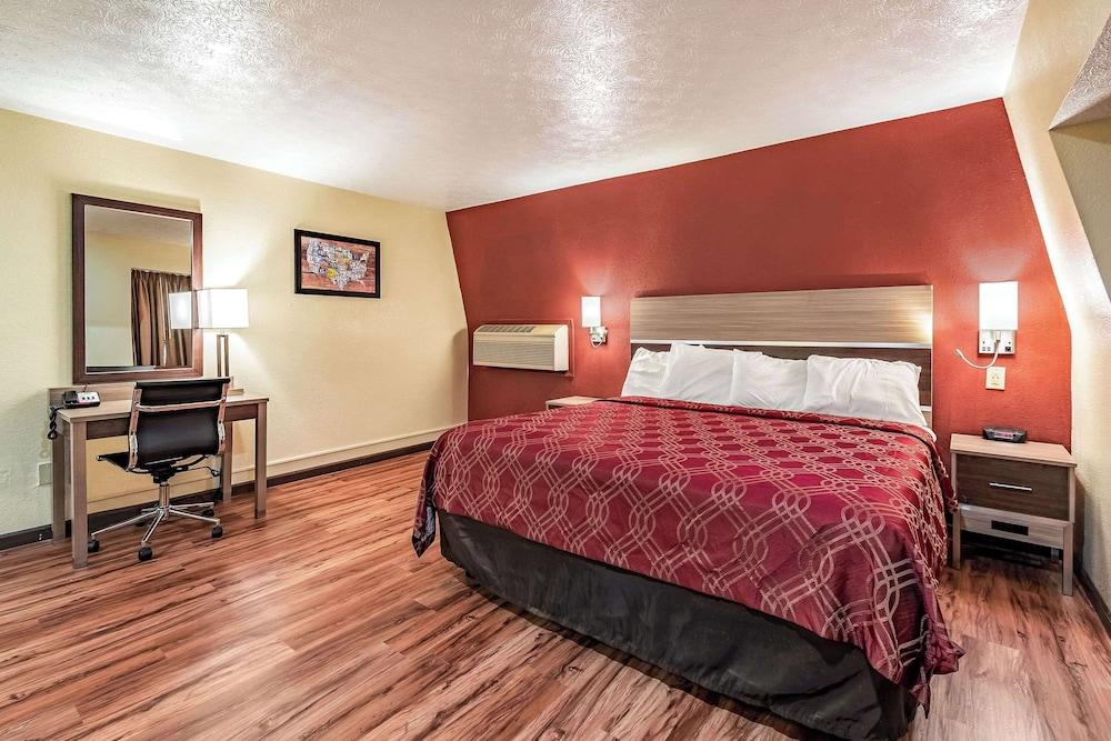 Econo Lodge Worthington - Columbus North photo 19