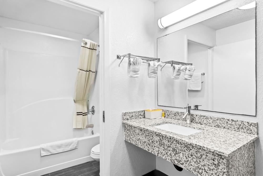 Homestay Inn & Suites photo 10