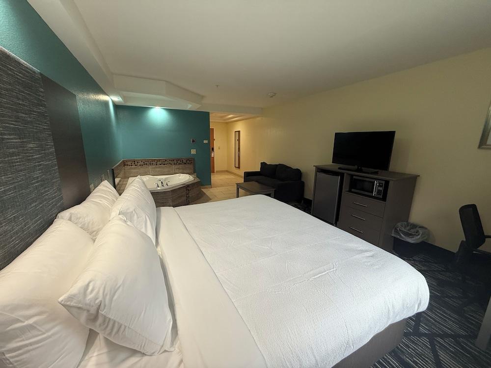 Plymouth Bay Inn and Suites photo 13
