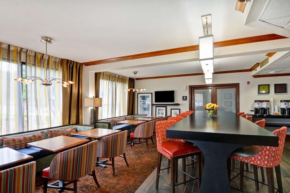 Hampton Inn Memphis-Poplar photo 27