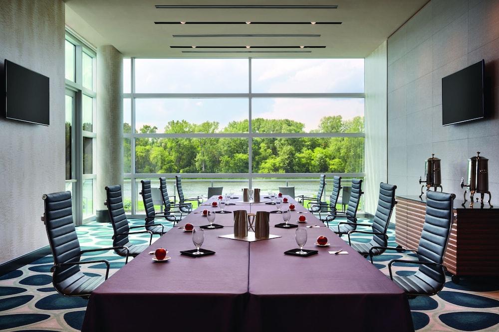 The Landing Hotel at Rivers Casino & Resort photo 47