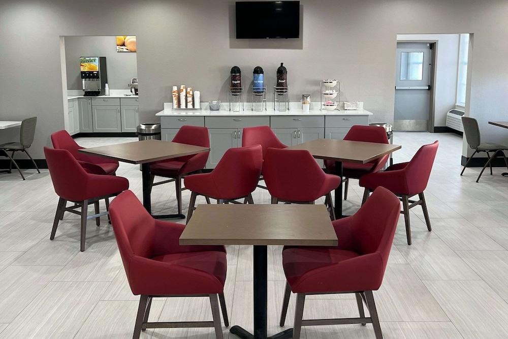 Comfort Inn & Suites photo 15