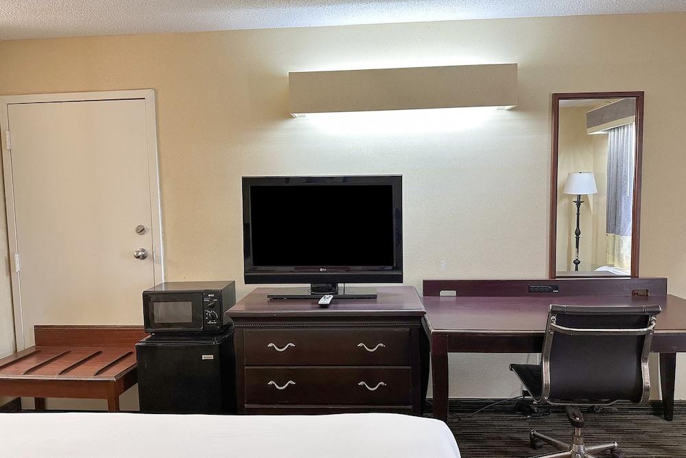 Bonita Lakes Inn by Capital O Meridian I20 photo 16