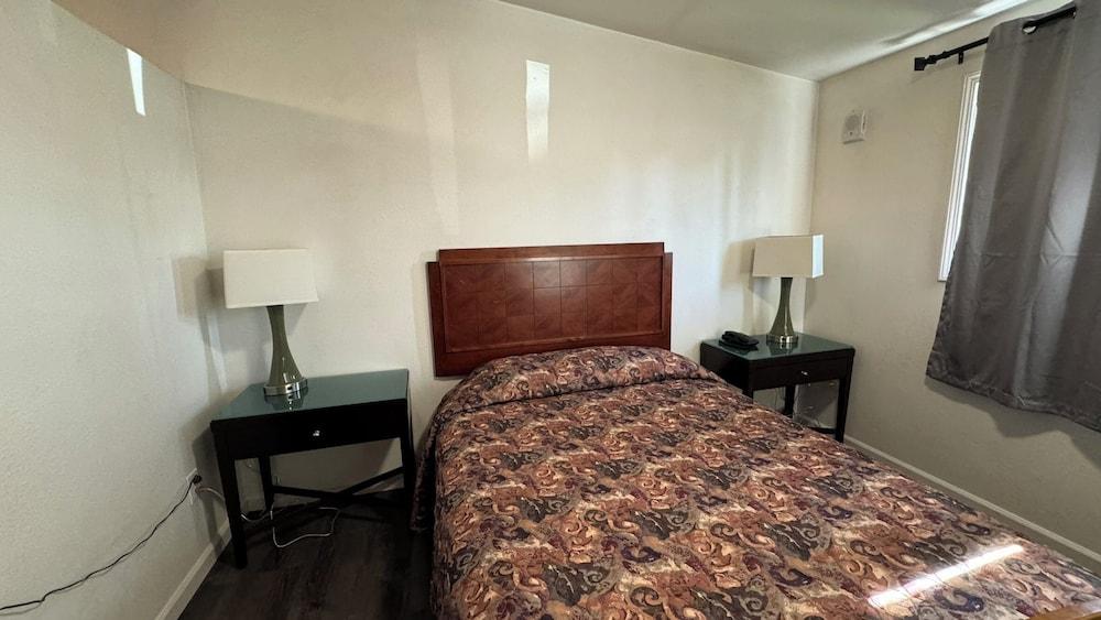 Golden Kent Motel photo 31