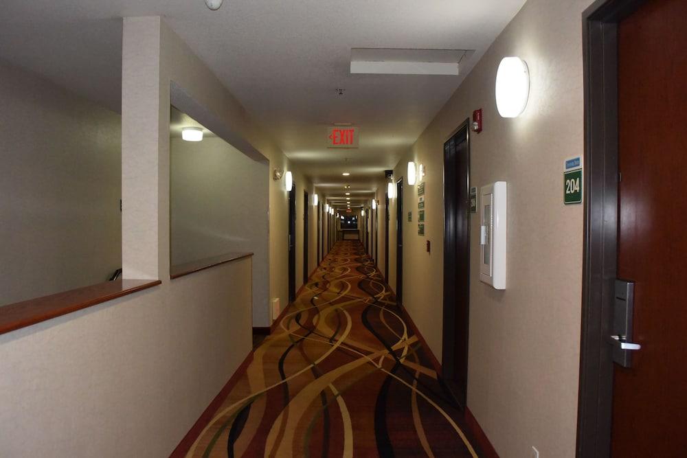 Travelodge Suites by Wyndham Newberg photo 52