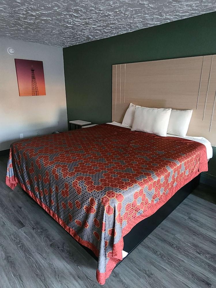 Americas Best Value Inn Longview photo 6