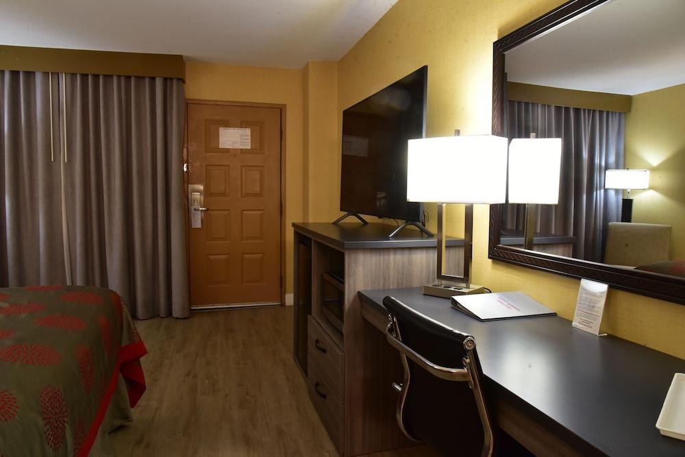 Ramada by Wyndham San Diego National City photo 9