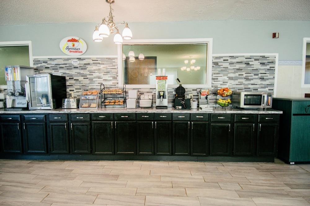 Super 8 by Wyndham McLean/Bloomington SW photo 24