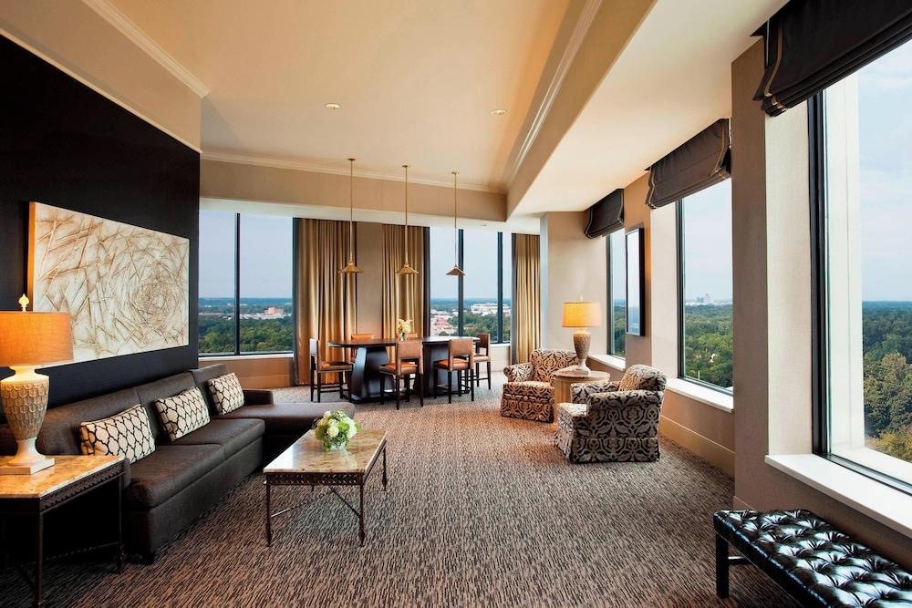 Sheraton Greensboro at Four Seasons photo 1