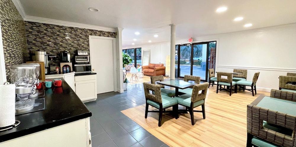 Budgetel photo 40
