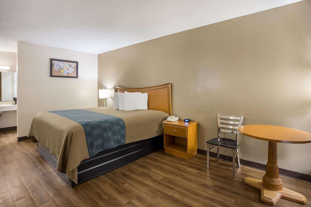 Econo Lodge Live Oak photo 35
