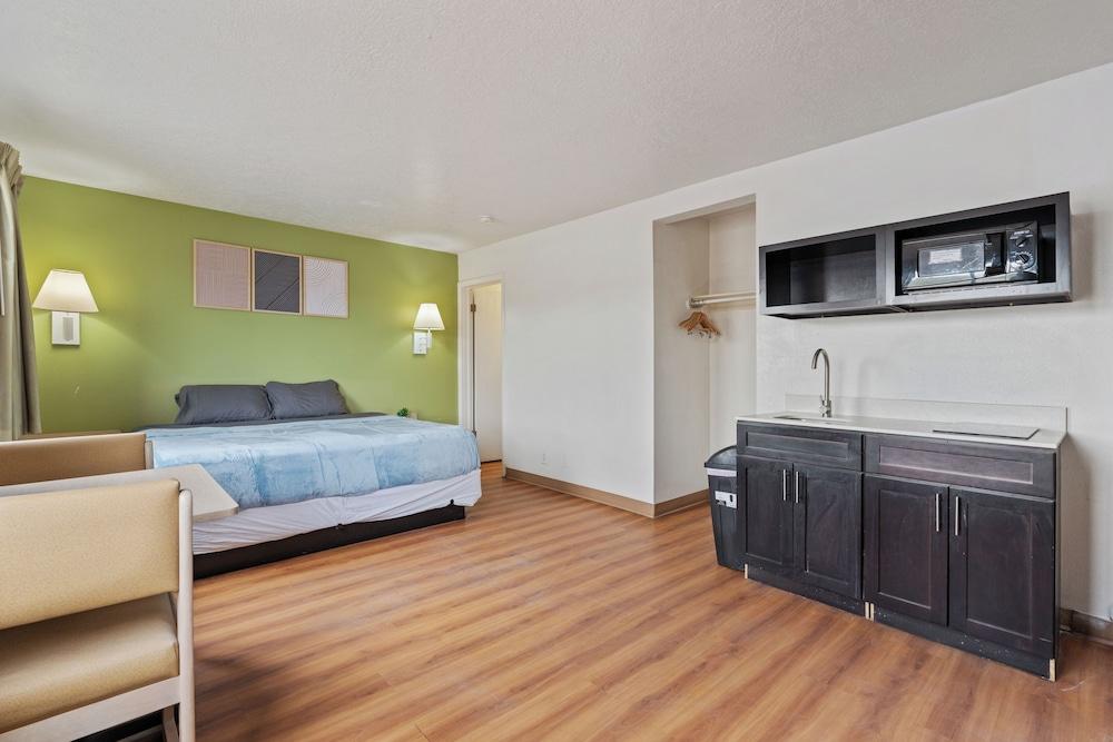 Evanston Inn Extended Stay photo 26