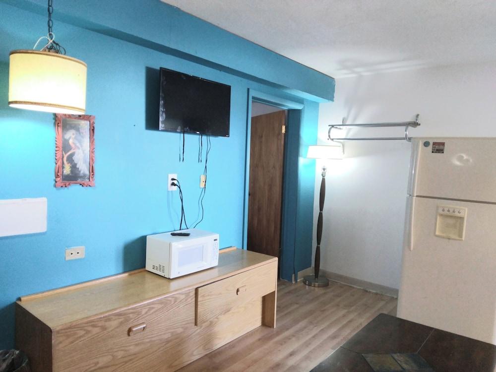 Capri Motel photo 50