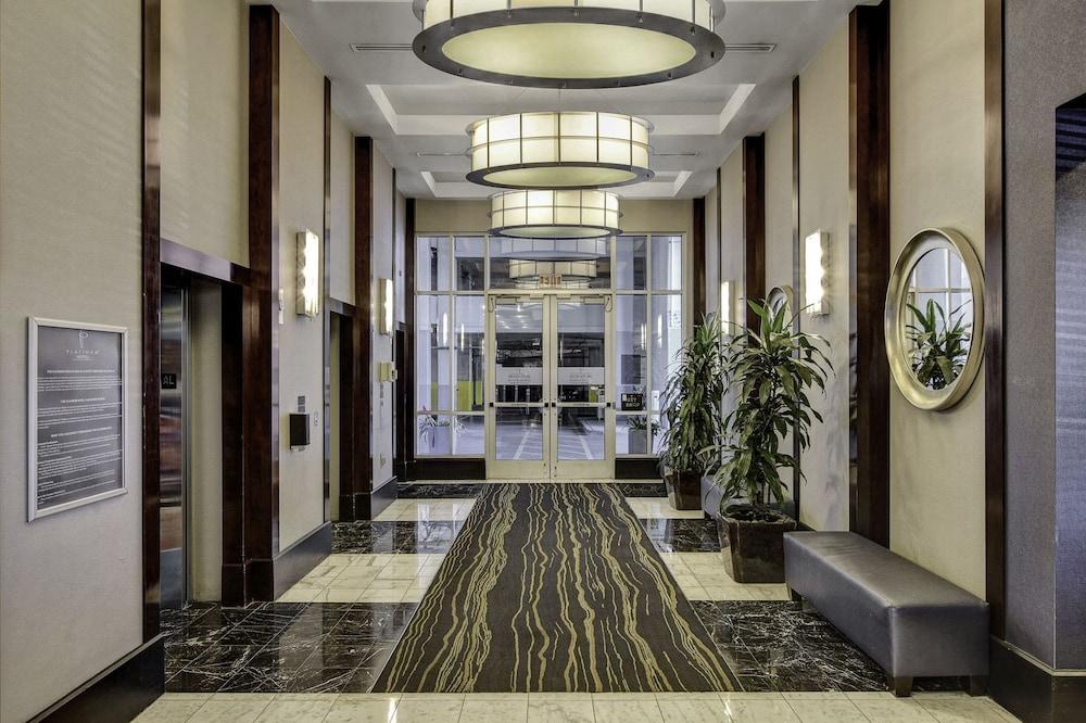 Sapphire Skyline Premium Suite photo 34