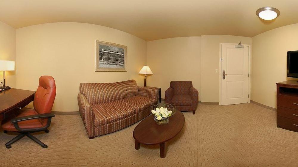 Comfort Suites near Hot Springs Park photo 21