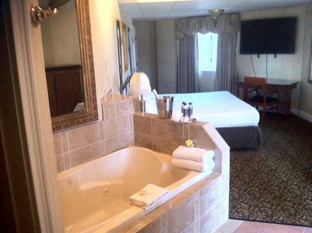 Cedar Park Whirlpool Suites photo 19