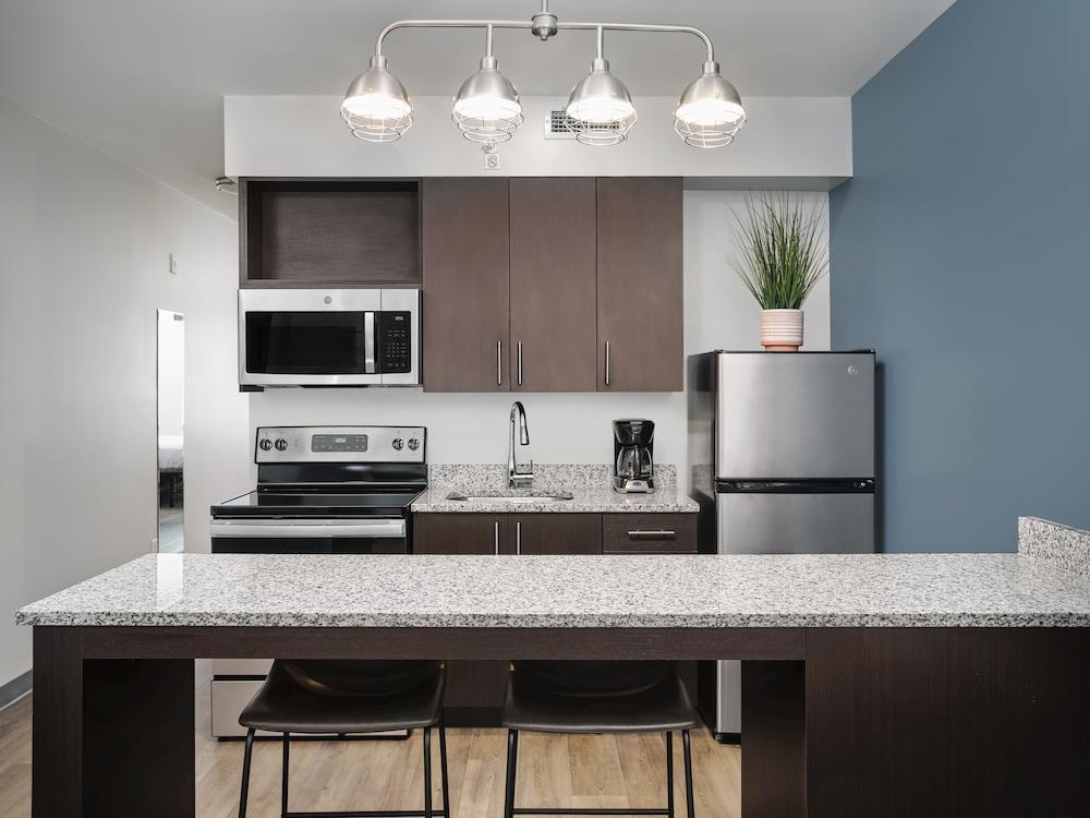 stayAPT Suites Tallahassee-Capitol photo 8