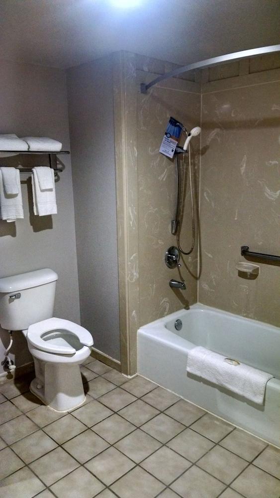 Quality Inn & Suites Stuttgart North photo 39