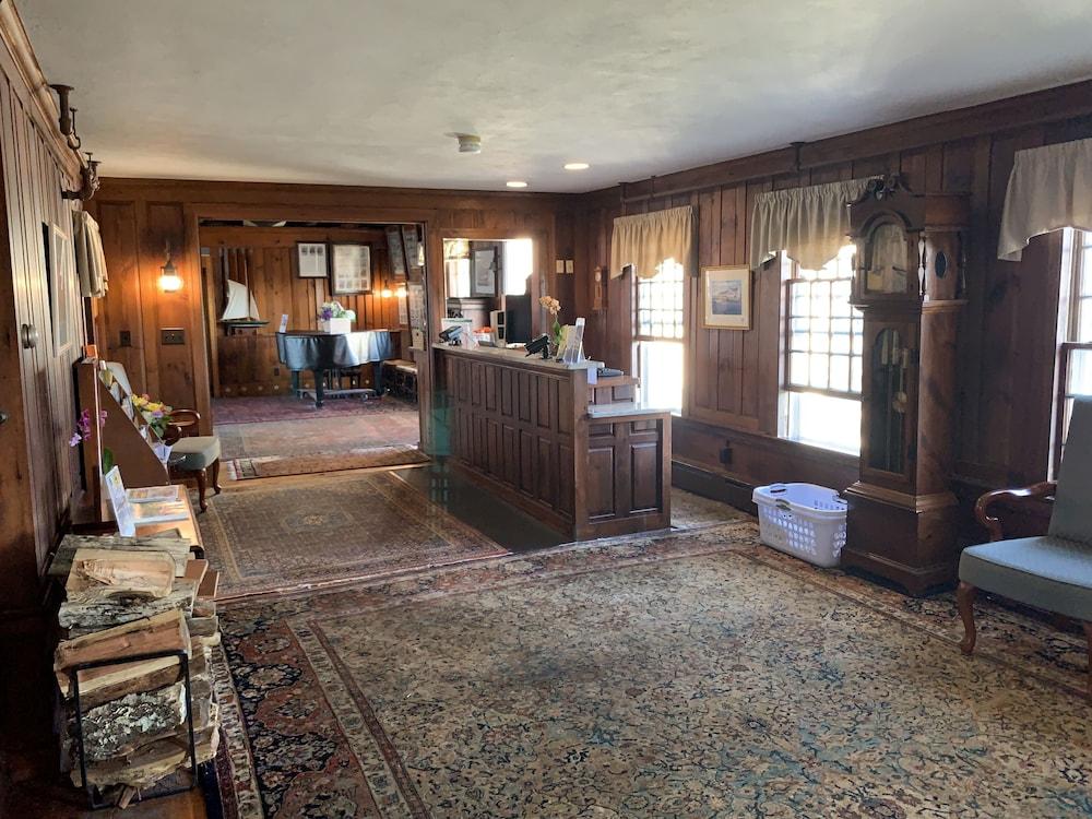 Lighthouse Inn photo 2