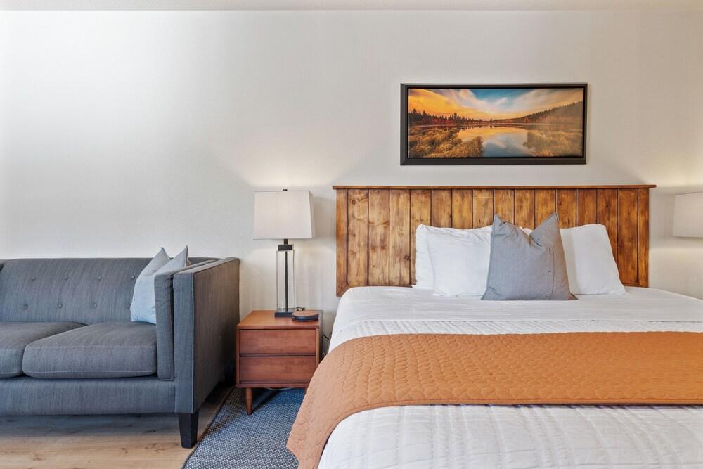 Duck Creek Village Inn photo 93