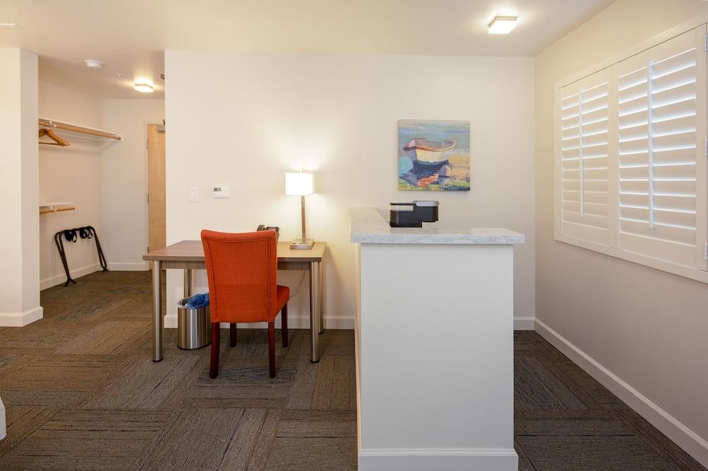 Inn At Moss Landing Point photo 29