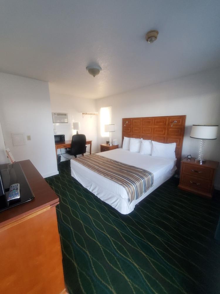 Bayview Lakefront Motel photo 6