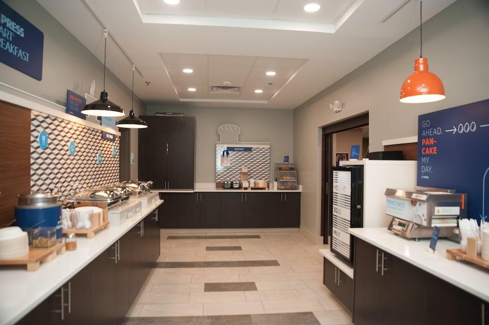 Holiday Inn Express & Suites Norfolk by IHG photo 23