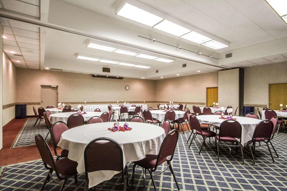Comfort Inn & Suites Madison - Airport photo 30