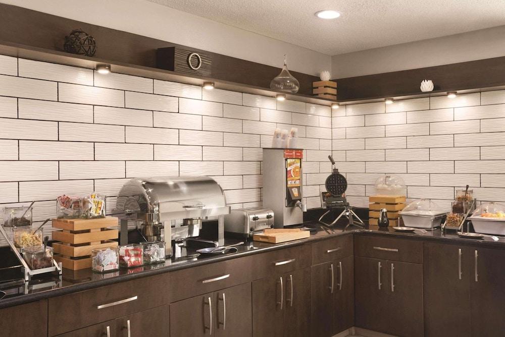 Country Inn & Suites by Radisson Indianapolis East photo 22