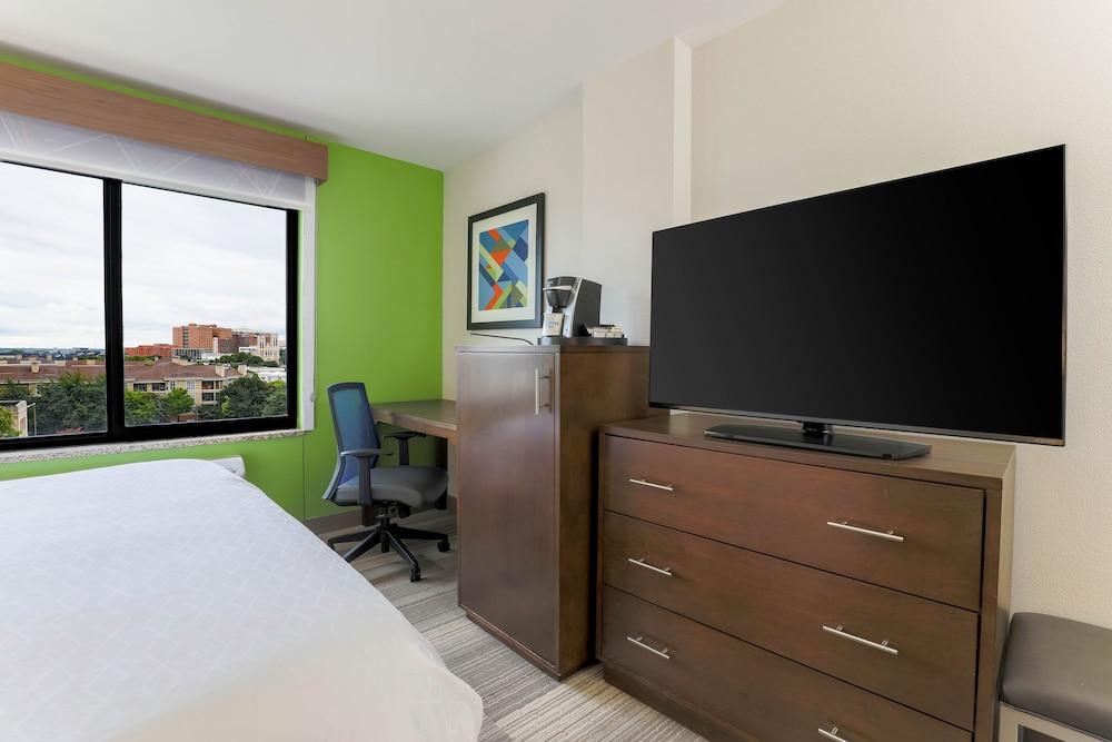 Holiday Inn Express & Suites Fort Worth Downtown by IHG photo 3